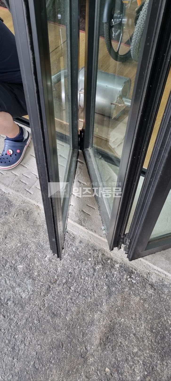 235149625_GuO4981U_158675ea13e31ca529d28386672f1ba52963e01d.jpg 이미지크게보기